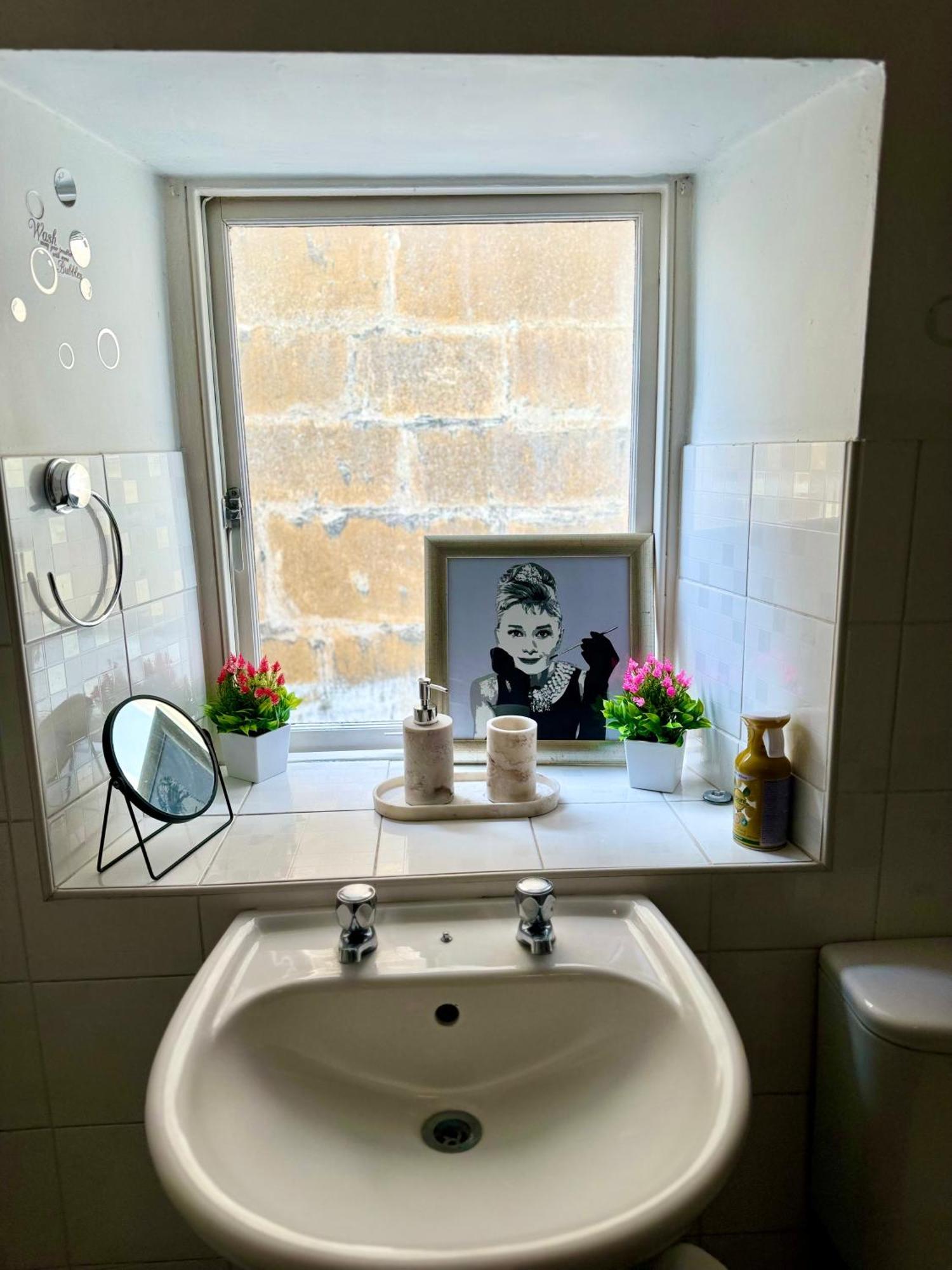 Beautiful Townhouse Next To Royal Victoria Park And Botanical Gardens Within Easy Walking Distance To Bath City Centre المظهر الخارجي الصورة